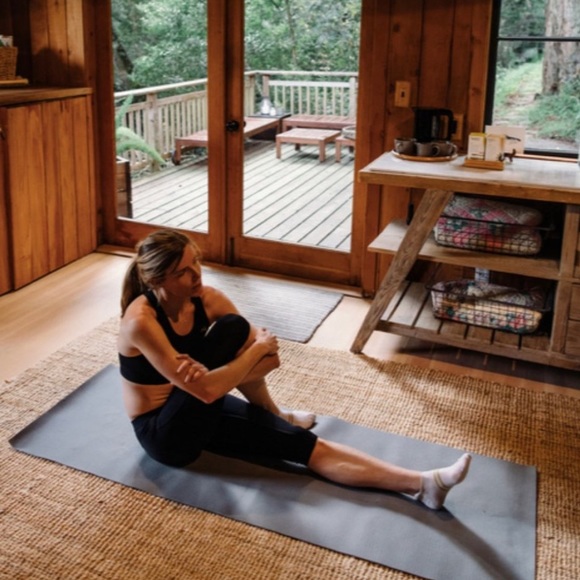 Tracksmith Turnover Capri Crop Tights in Navy, XS - Picture 4 of 12